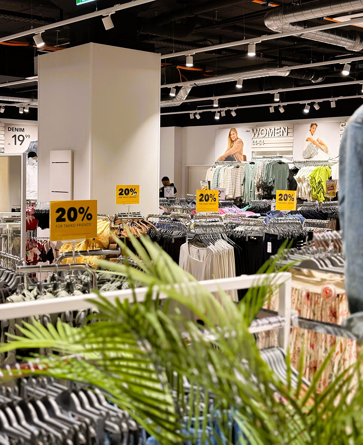 Bild_2_FORUM_1_Takko_Fashion_Shop_Ambiente_c_FORUM_1