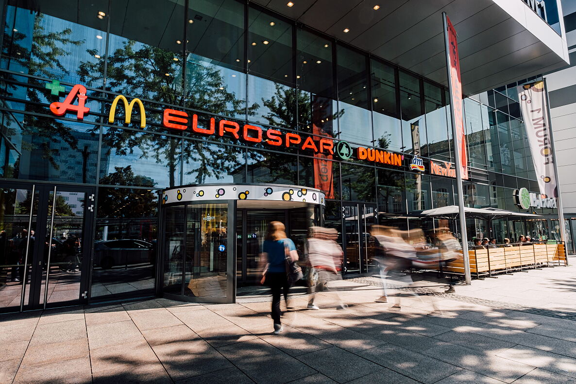 Bild_4_FORUM 1_Haupteingang_Hbf_c_Perkles