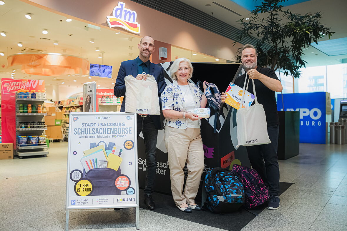 Bild_2_FORUM 1_Erste_Spenden_SchoolbagMonster_c_FORUM_1
