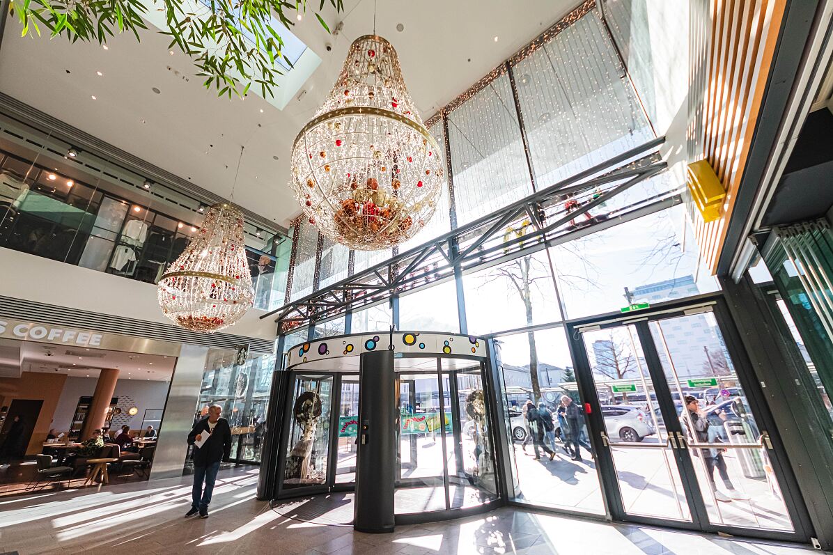 Bild_4_FORUM 1_X-Mas_Dekoration_Haupteingang_c_FORUM_1