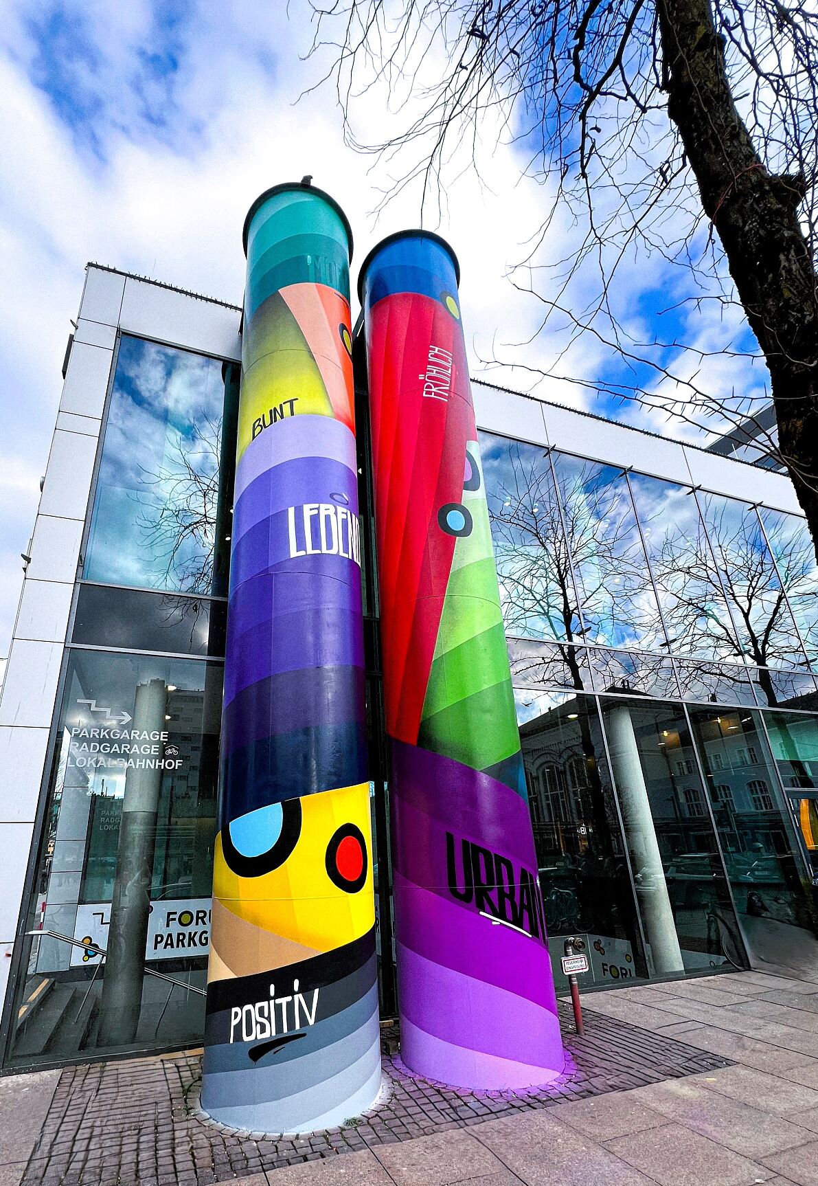 Bild_2_FORUM_1_Säulengestaltung_2025_c_FORUM_1